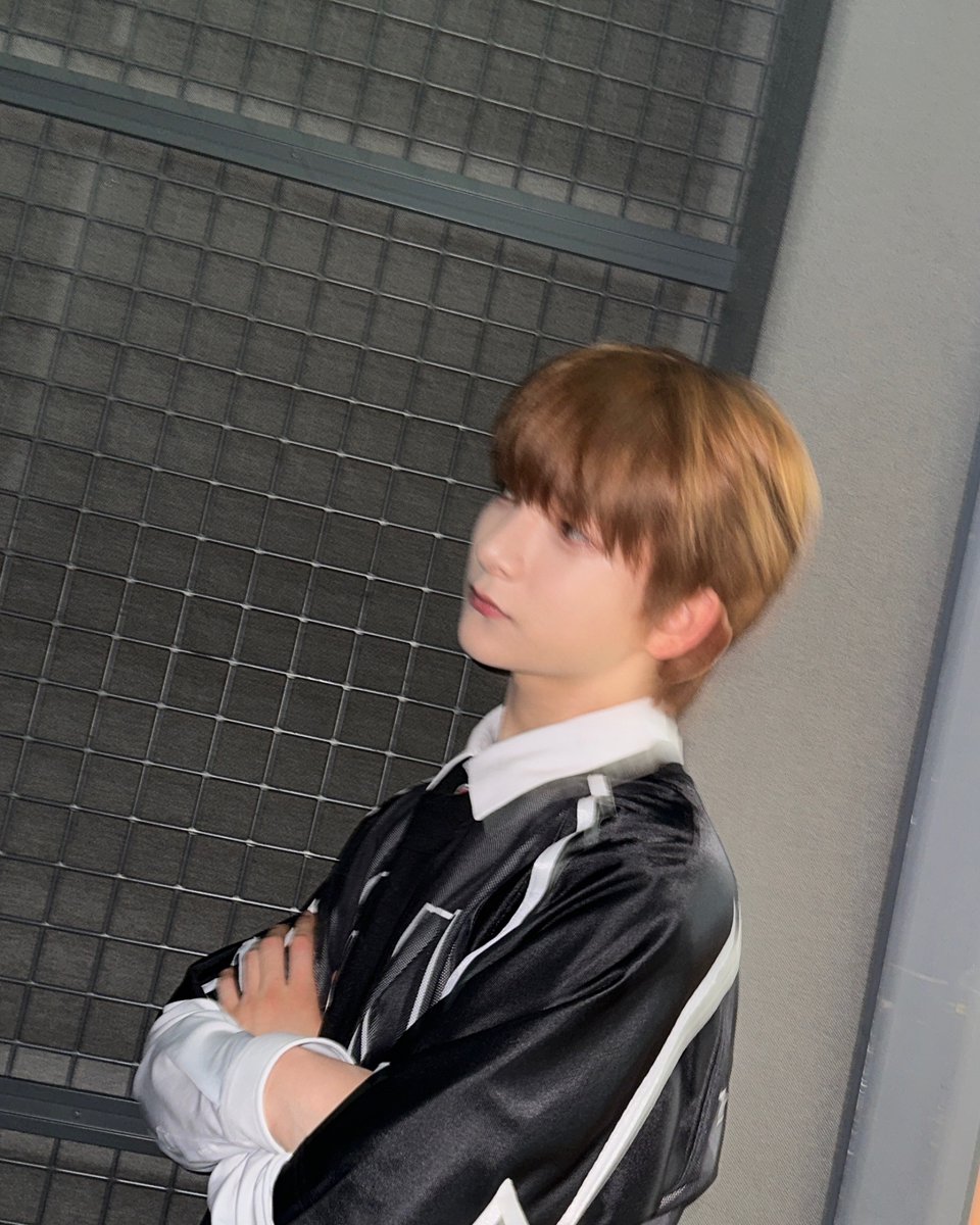official_arrc's tweet image. [#자반리]
나 멋있고 귀엽고 재밌고 잘생겼징?! 이런 피크민 세상에 없다~?

#ARrC #아크  
#JIBEEN #지빈