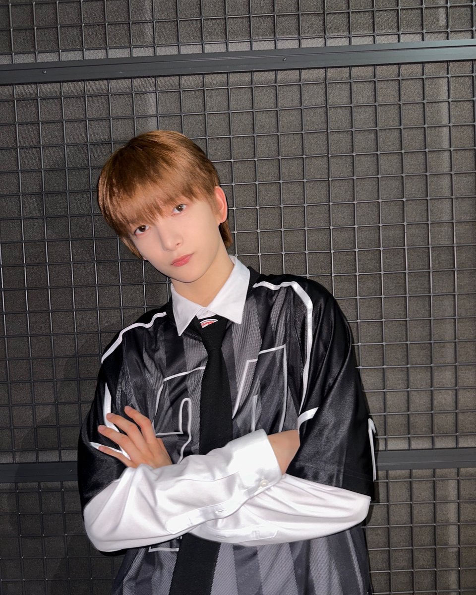 official_arrc's tweet image. [#자반리]
나 멋있고 귀엽고 재밌고 잘생겼징?! 이런 피크민 세상에 없다~?

#ARrC #아크  
#JIBEEN #지빈