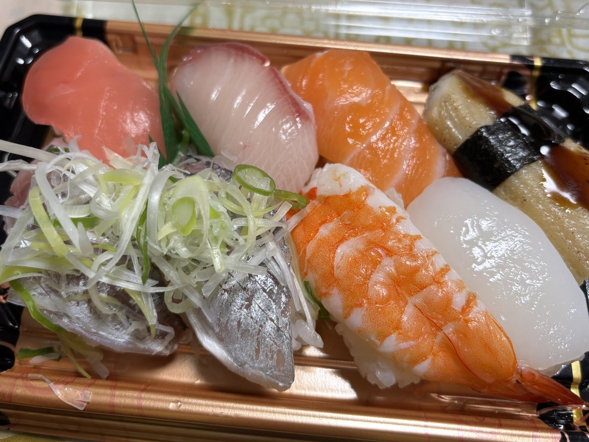 azukki_'s tweet image. アジ入り握り、キメた。