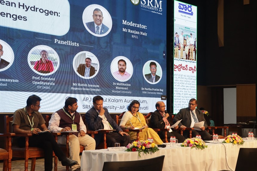bpclrenewable's tweet photo. Honoured to moderate a panel on Clean Hydrogen tech at #GH2Summit2025, SRM Univ–AP. Key takeaway: Strong academia–industry collaboration is vital to scale hydrogen. At #BPCL, we’re committed to driving the green energy transition.
#GreenHydrogen #EnergyTransition https://t.co/10trFT06jc