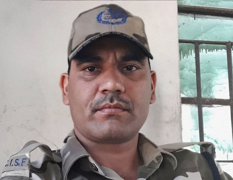 TigerCharlii's tweet image. Bad News!!
India lost Braveheart
CISF jawan Suresh Kumar
He hailed from Rajasthan
Salute 🇮🇳