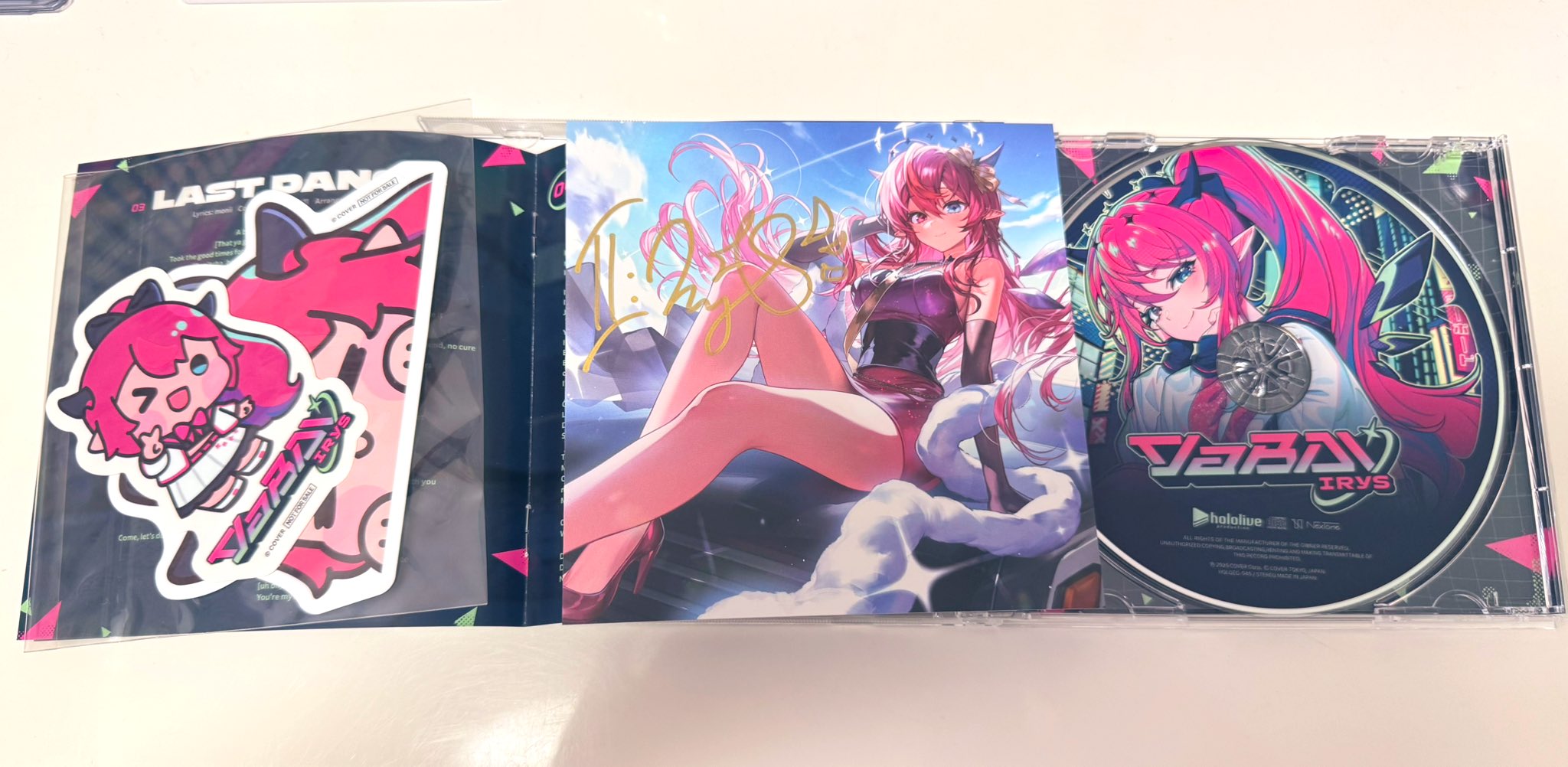 IRyS YaBAi ホロライブ　アナザージャケット　サイン入り ケンチ@【ローズラン】🌲🧪🍑🥟🐏🥀🎣 ⚒🏴‍☠️💫🐻💿🌃🌸🤖 on