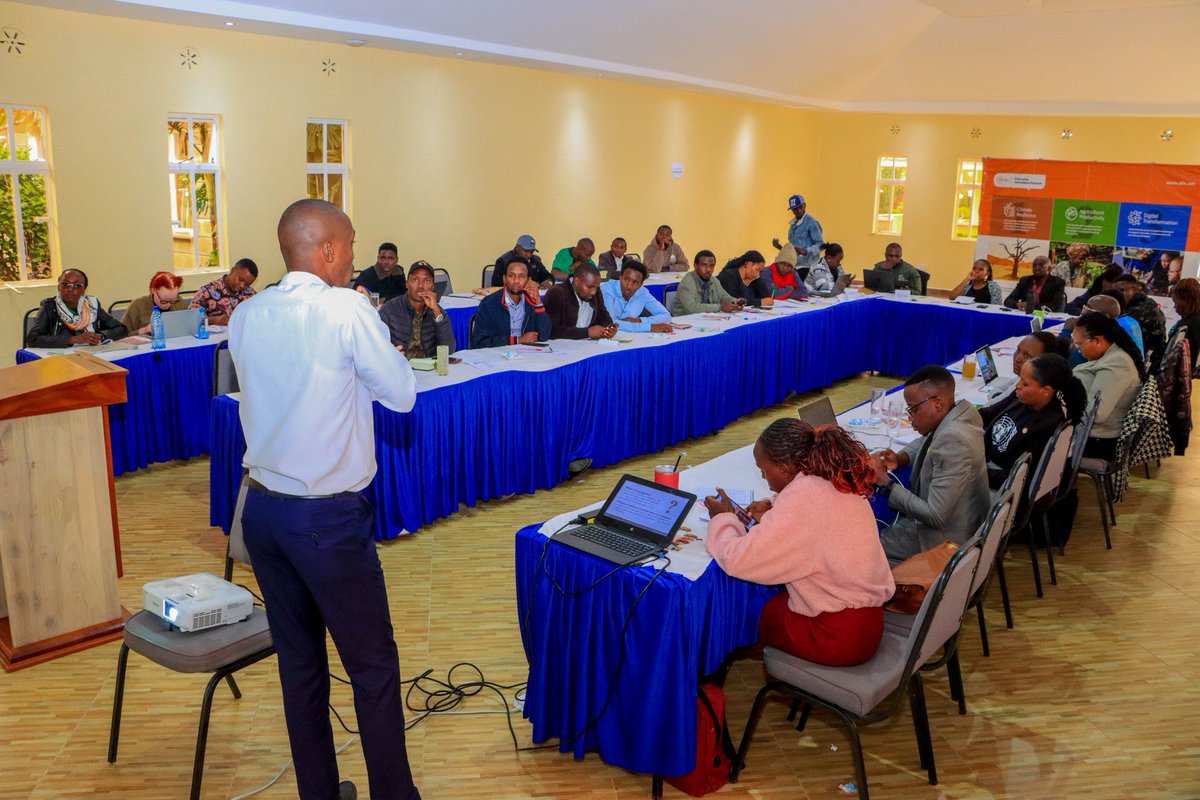 MuemActionPost's tweet image. Great news! @MuemActionPost ED, @WaHarrisonB, facilitated a powerful session on Developing Bankable Proposals at the SEKEB Pre-LCOY. He shared why proposals matter in climate action and development. Register for the Resource-Smart Changemakers Workshop: shorturl.at/i33OF