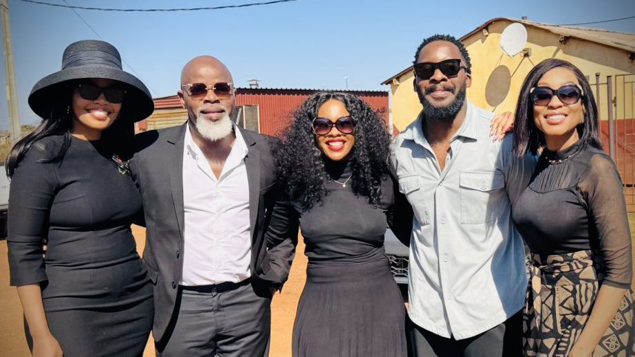 DumDiesel's tweet image. When industry people show up for each other.
…
@pholobank @TerryPheto @Pasi_Koetle @kgchristopher
…
“We celebrate together, we mourn together!”
…