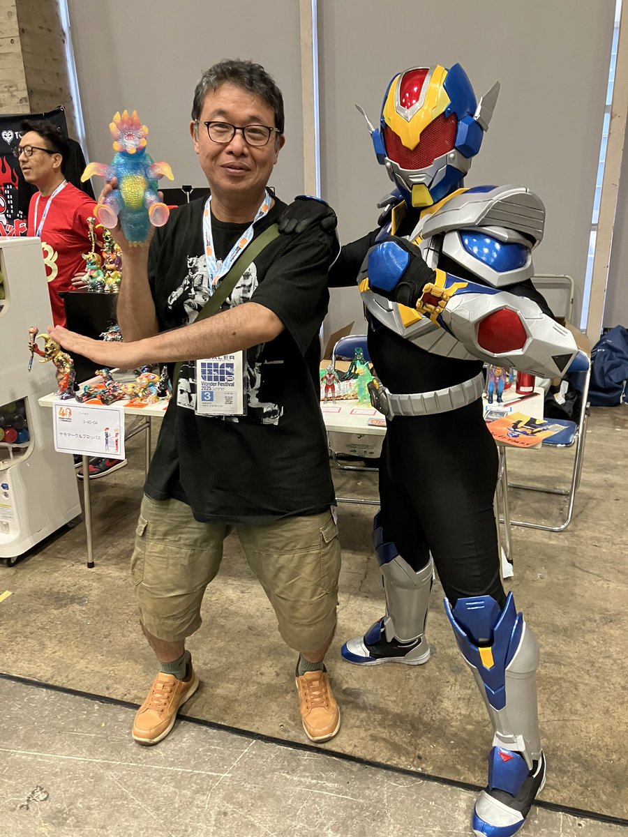 nametama's tweet image. #メモライザー

強そうなヒーローがいたので記念撮影してもらいました