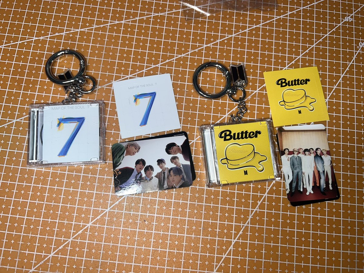 Anyone interested?

Make your set for $18 plus shipping

> set includes PC + capsule album + mini pc

Please dm me if u want to buy, thank you 🫶