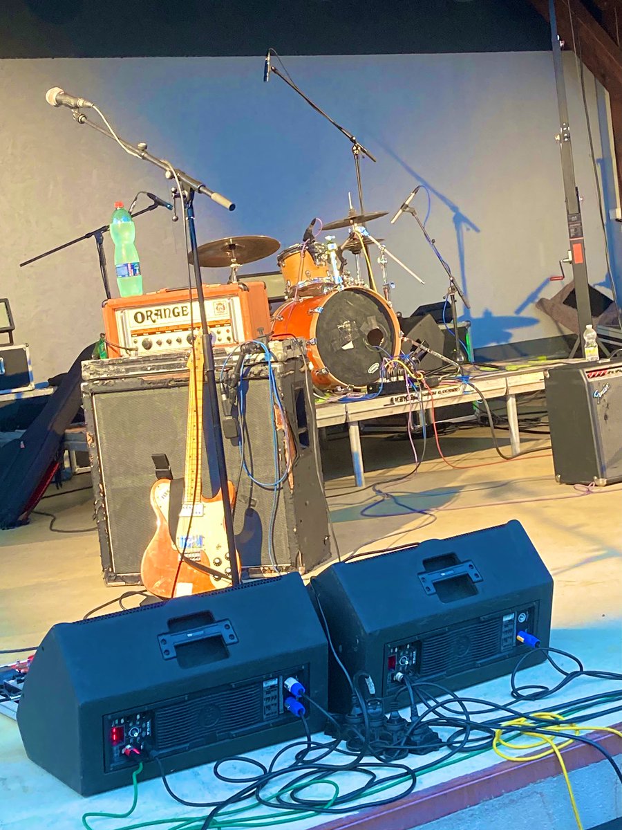 vader254's tweet image. Punk
Kmen 
Rokenrol
Fixích lidí
Co 
Žijí
Tančí
Dýchají bublinky
Nevypsaně
Vidí
PF 1982
Lunapark
Kofola
A nohy maminky
#prcatchmury