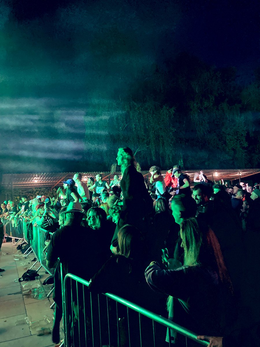vader254's tweet image. Punk
Kmen 
Rokenrol
Fixích lidí
Co 
Žijí
Tančí
Dýchají bublinky
Nevypsaně
Vidí
PF 1982
Lunapark
Kofola
A nohy maminky
#prcatchmury