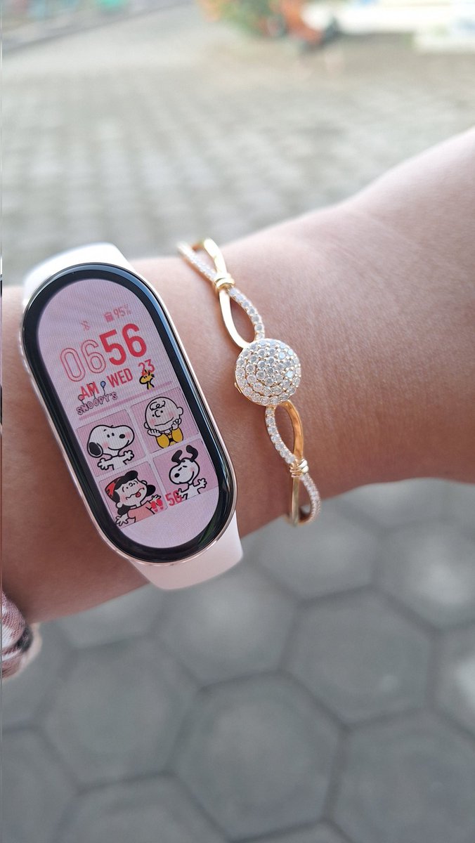 fitribdwi's tweet photo. Jadi, setelah intip fitur dan keunggulannya, mana nih yang paling sesuai dengan kebutuhanmu? Xiaomi Band 10 dengan baterai super awetnya atau Huawei Band 10 dengan desain premium dan akurasi sensornya?
Atau jangan-jangan kamu mau beli keduanya? 😉 https://t.co/dDTaVT4pxZ