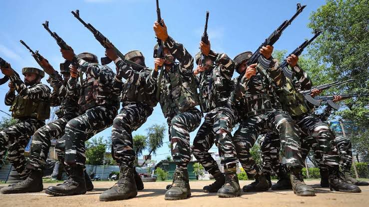 ArvindKejriwal's tweet image. देश की आंतरिक सुरक्षा में सतत समर्पित @crpfindia के सभी वीर जवानों को CRPF के स्थापना दिवस की हार्दिक शुभकामनाएँ। 

आपका साहस, अनुशासन और राष्ट्र के प्रति समर्पण हर भारतीय के लिए गर्व और प्रेरणा का स्रोत है।
जय हिन्द। 🇮🇳
