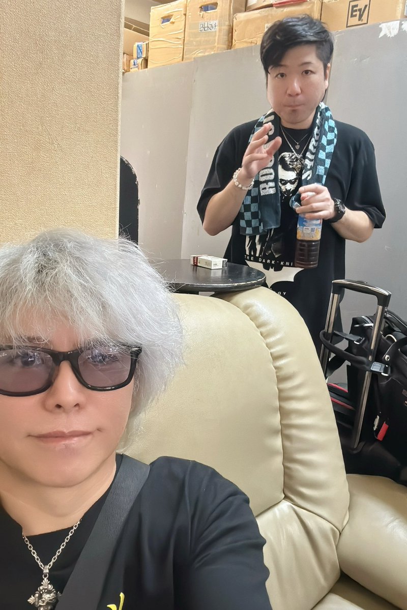 kingryoworld's tweet image. 心斎橋→吉祥寺
仲間達のsupportもあり無事に辿り着きました🚄🦁💨
人生って何とかなるものですね。
今日も楽しんで行こー!