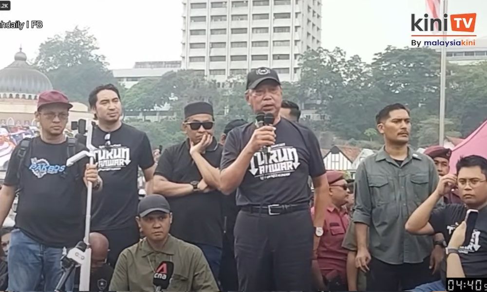 Anas Urbaningrum (@anasurbaningrum) on Twitter photo Dinamika Politik Negeri Jiran.
Kemarin, 2 orang mantan Perdana Menteri ikut demo untuk mendesak PMX turun. Memang Tun Mahathir <a href="/chedetofficial/">Dr Mahathir Mohamad</a> dan DS Mahiaddin <a href="/MuhyiddinYassin/">Muhyiddin Yassin</a> adalah oposisi terhadap DSAI <a href="/anwaribrahim/">Anwar Ibrahim</a> yang sejak 2022 memimpin Malaysia. Dinamika Politik Negeri Jiran.
Kemarin, 2 orang mantan Perdana Menteri ikut demo untuk mendesak PMX turun. Memang Tun Mahathir <a href="/chedetofficial/">Dr Mahathir Mohamad</a> dan DS Mahiaddin <a href="/MuhyiddinYassin/">Muhyiddin Yassin</a> adalah oposisi terhadap DSAI <a href="/anwaribrahim/">Anwar Ibrahim</a> yang sejak 2022 memimpin Malaysia.