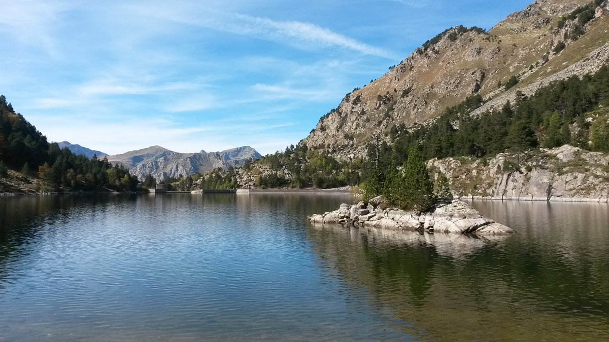 Balade_Sympa's tweet image. Après 2h30 de marche, l'étang des Bésines en Ariège 🏃👍 #ariege #occitanie #MagnifiqueFrance