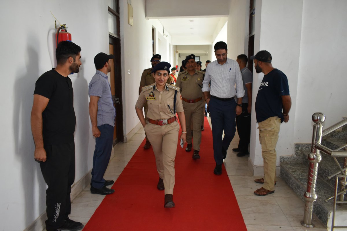 Pulwama Police (@ssppul) on Twitter photo #Pulwama Police Organizes Cultural-cum-Drug Awareness Programme at GDC Women’s Pulwama
<a href="/JmuKmrPolice/">J&K Police</a> <a href="/KashmirPolice/">Kashmir Zone Police</a> #Pulwama Police Organizes Cultural-cum-Drug Awareness Programme at GDC Women’s Pulwama
<a href="/JmuKmrPolice/">J&K Police</a> <a href="/KashmirPolice/">Kashmir Zone Police</a>