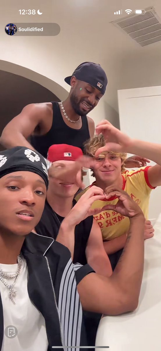 bradleylvr's tweet image. yet again a crazy live everyone looking confused whole malik is serving face is killing me.