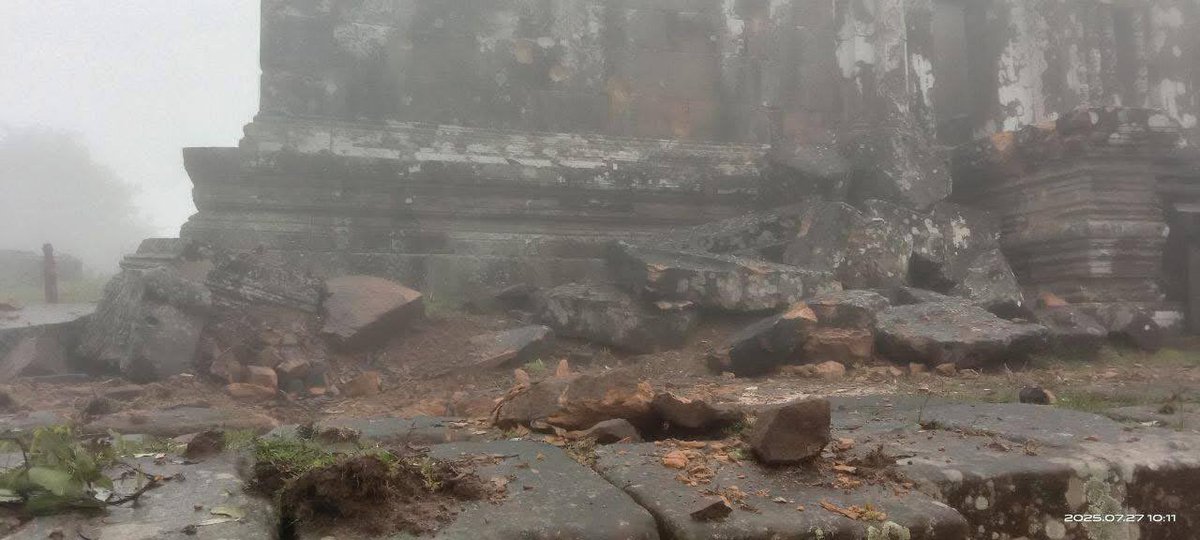 MinistryofInfo1's tweet image. On the morning of July 27, 2025, invading Thai forces continued their deliberate assault on the sacred Preah Vihear Temple, a UNESCO World Heritage Site that the international community has a duty to safeguard. The Thai military launched a fresh armed incursion, deploying heavy…