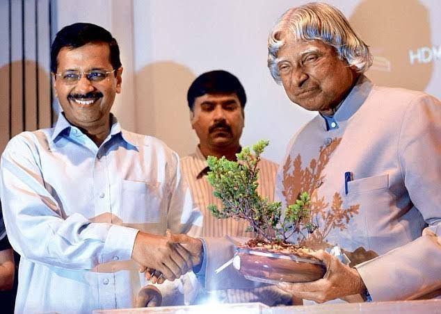 ArvindKejriwal's tweet image. पूर्व राष्ट्रपति, महान वैज्ञानिक और “मिसाइल मैन” डॉ. ए पी जे अब्दुल कलाम जी की पुण्यतिथि पर शत-शत नमन।

उनका जीवन, उनके विचार और उनका सादापन आज भी करोड़ों युवाओं को प्रेरणा देता है। भारत उन्हें सदैव श्रद्धा और गर्व के साथ याद करता रहेगा।