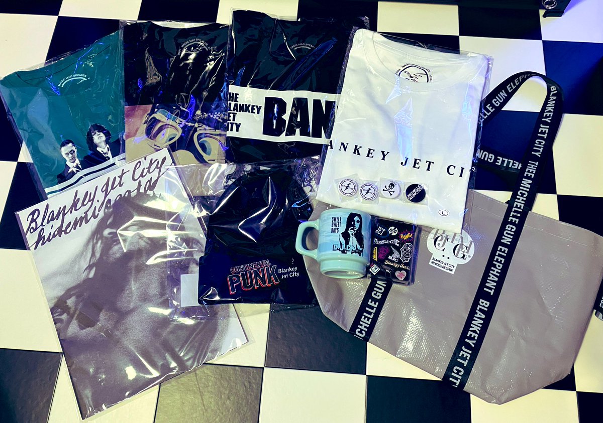 kappa_lily's tweet image. BLANKEY JET CITY × THEE MICHELLE GUN ELEPHANT
POP-UP STORE
展示は言うまでもなく最高、グッズもこだわりを感じるものばかりだった。
Tシャツはデザインによりボディが異なり、タグはカットしてその代わりにプリントで「MADE IN JET CITY」って書いてあったり、後ろの左肩に印刷してあったり!