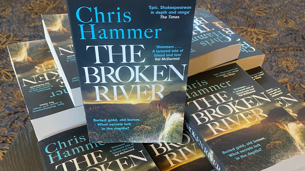 cross_crime's tweet image. Great to see some slices of ANZ crime fiction, aka #SouthernCrossCrime, on show in bookshop at last weekend's prestigious @HarrogateFest #TheakstonsCrime in UK. @kate_kemp and @hammerNow repped Oz Noir onstage this year, with several other Kiwi/Aussie authors in attendance.