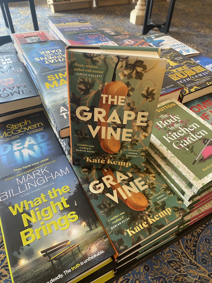 cross_crime's tweet image. Great to see some slices of ANZ crime fiction, aka #SouthernCrossCrime, on show in bookshop at last weekend's prestigious @HarrogateFest #TheakstonsCrime in UK. @kate_kemp and @hammerNow repped Oz Noir onstage this year, with several other Kiwi/Aussie authors in attendance.