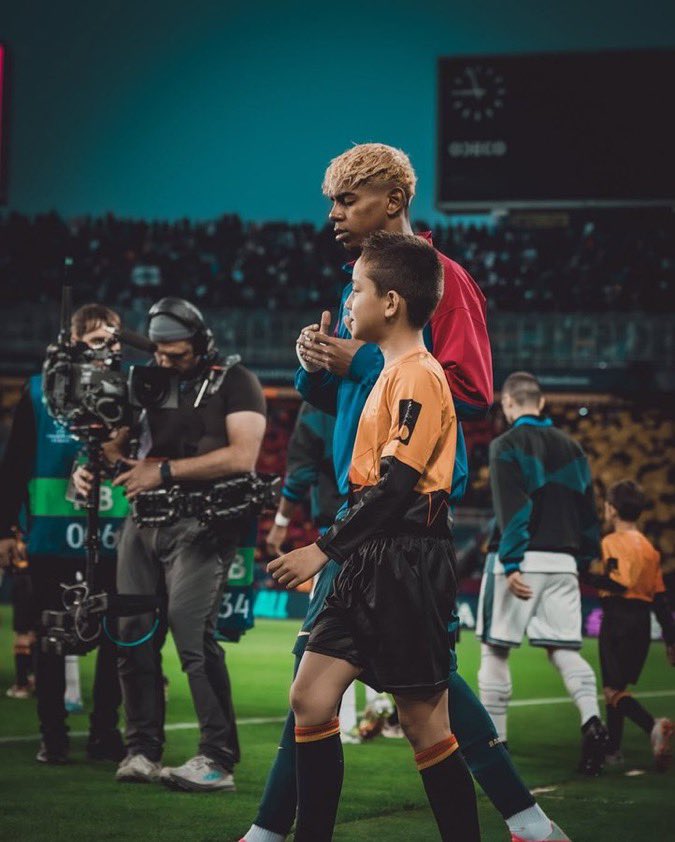 fcbsef's tweet image. YOU ARE FAKE IF YOURE NOT WATCHING THE GAME IN 4 HOURS