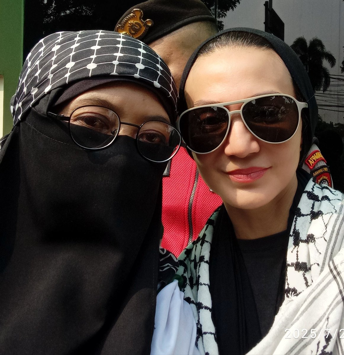 Bersama relawan lainnya, kami terus menyuarakan palestina merdeka ( wanda hamidah, fahri, aqmal, dzadi, yuni tabriz dan lainnya) yang tergabung dalam gerakan free palestina 💪🍉🇵🇸