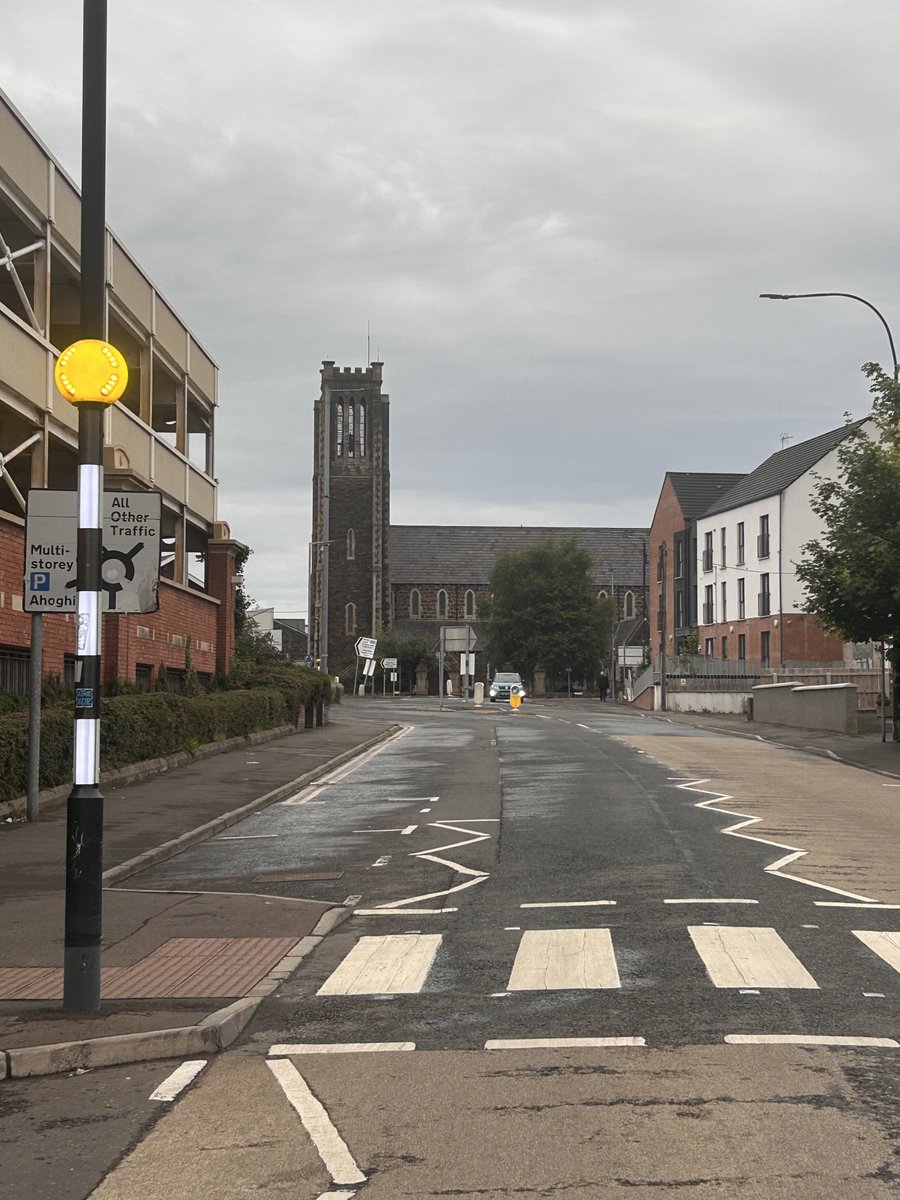 EDiamond136's tweet image. 6.45am On a damp clammy Sunday morning on Broughshane Street 14c …..