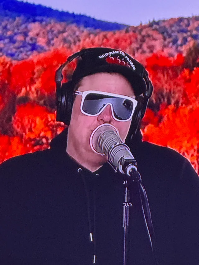 AlwaysKnocking's tweet image. Show the Gash, this is politics- Tim Dillon.
Go to Austin and show Joe, show The Nelk Boys, Theo Von, or Flagrant.
I'm dying here. 😂