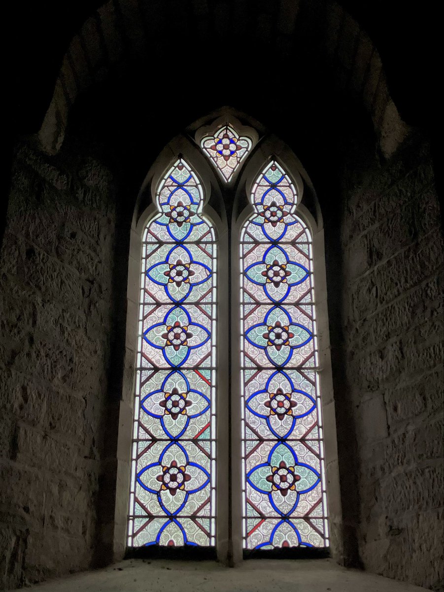 TulipHeather's tweet image. #StainedGlassSunday
A selection from St Aidan’s Church, Bamburgh, Northumberland