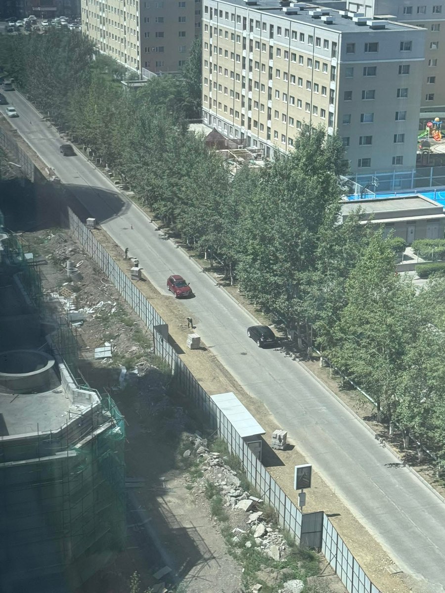 Шугам солих нэрийдлээр явган замаас гусаа чаасн <a href="/KhNyambaatar/">Х.Нямбаатар</a>