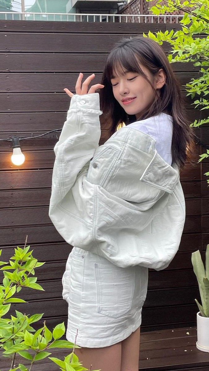 YYseos54516's tweet image. Yujin Pics