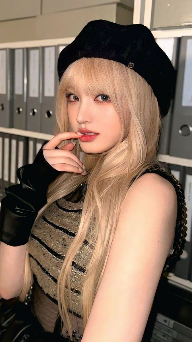 YYseos54516's tweet image. Liz Pics