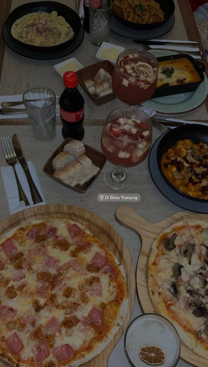 alejandro_19Ro's tweet photo. Will we fill ourselves with all that? https://t.co/bycfYdO45B
