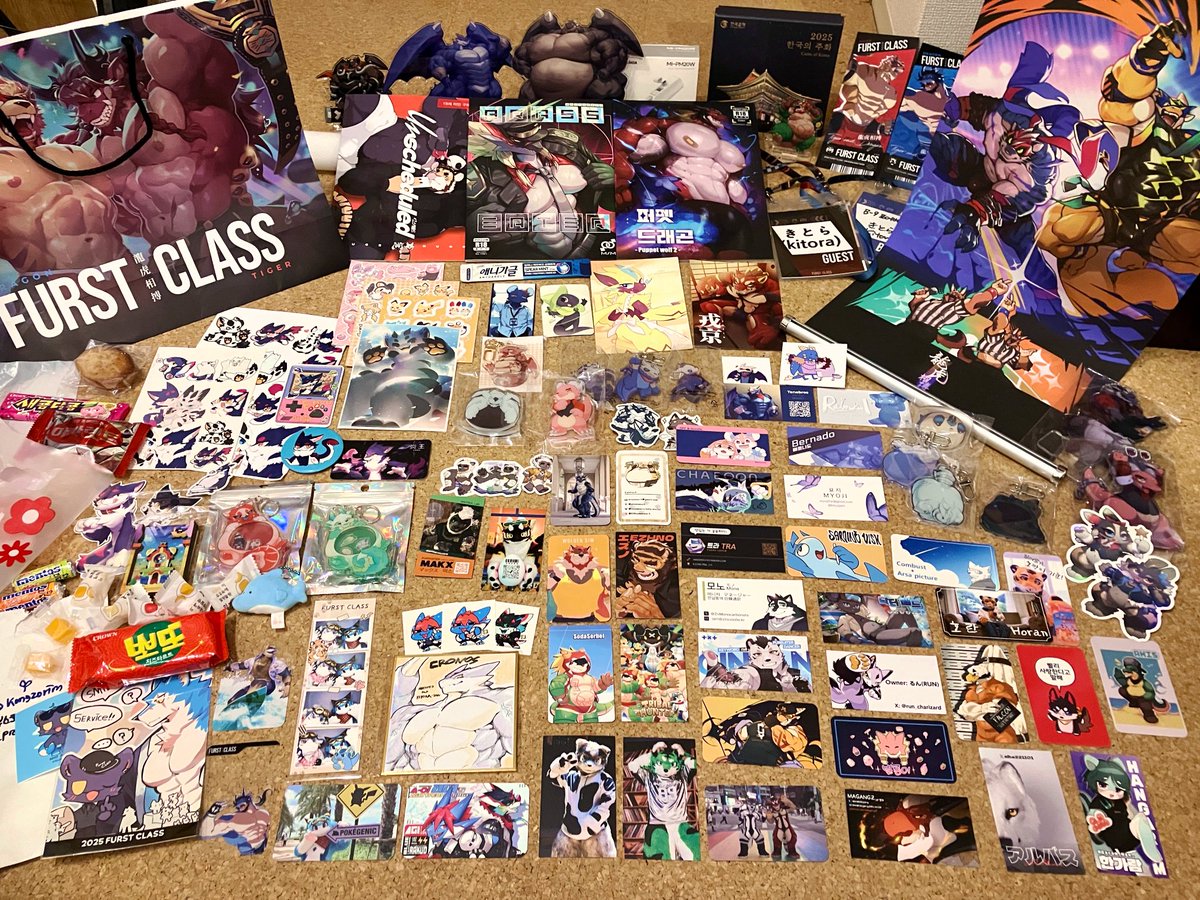 普段はあまりやらないんですが、#FurstClass であまりにも多くの方と会ってたくさんの贈り物をもらったので…皆様のご厚意に感謝します！정말 감사했습니다!
（撮る前に食べちゃったのもあるかもごめんなさい）