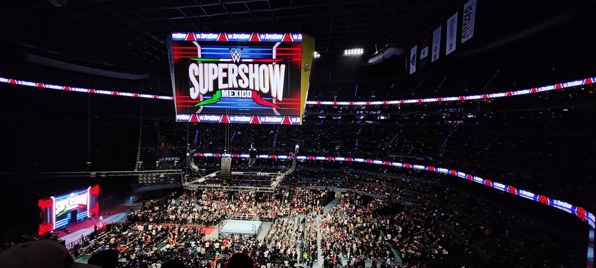 JonathanSABU's tweet image. Otro año más #WWEMexicoCity