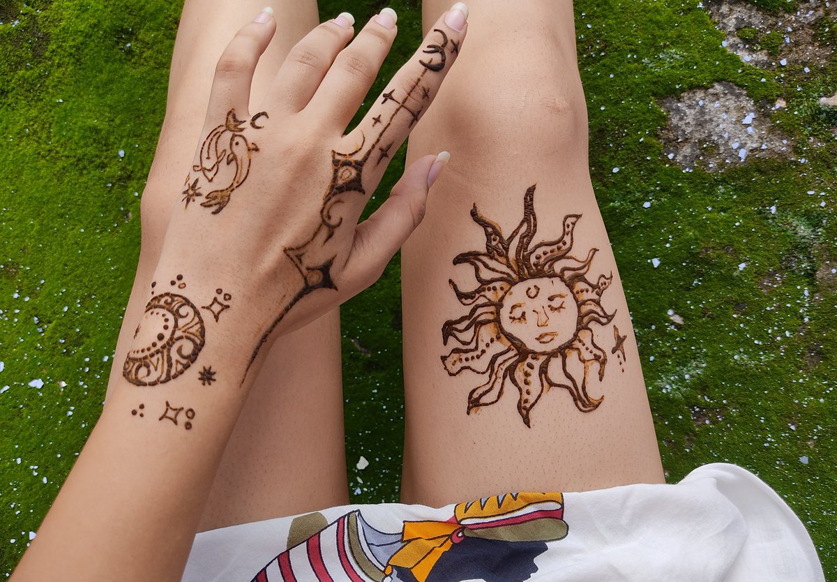 dat_uncool_brat's tweet photo. Made this henna tatto on teej https://t.co/Psg1sijIpy