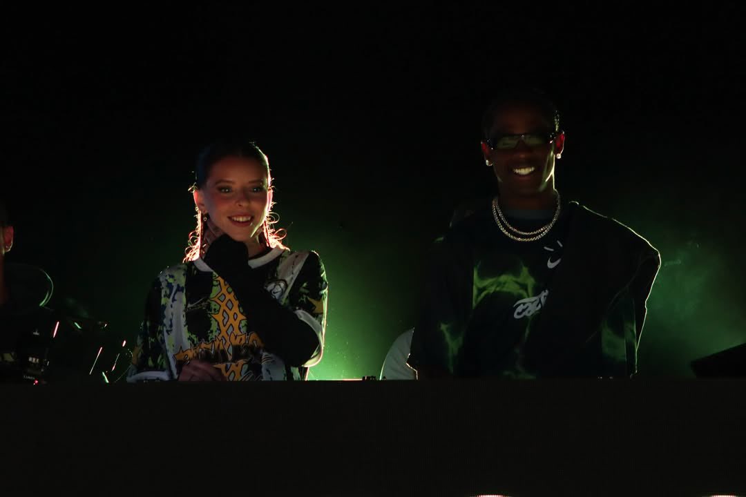 planetamiko's tweet image. Young Miko &amp;amp; Travis Scott 🙂‍↕️