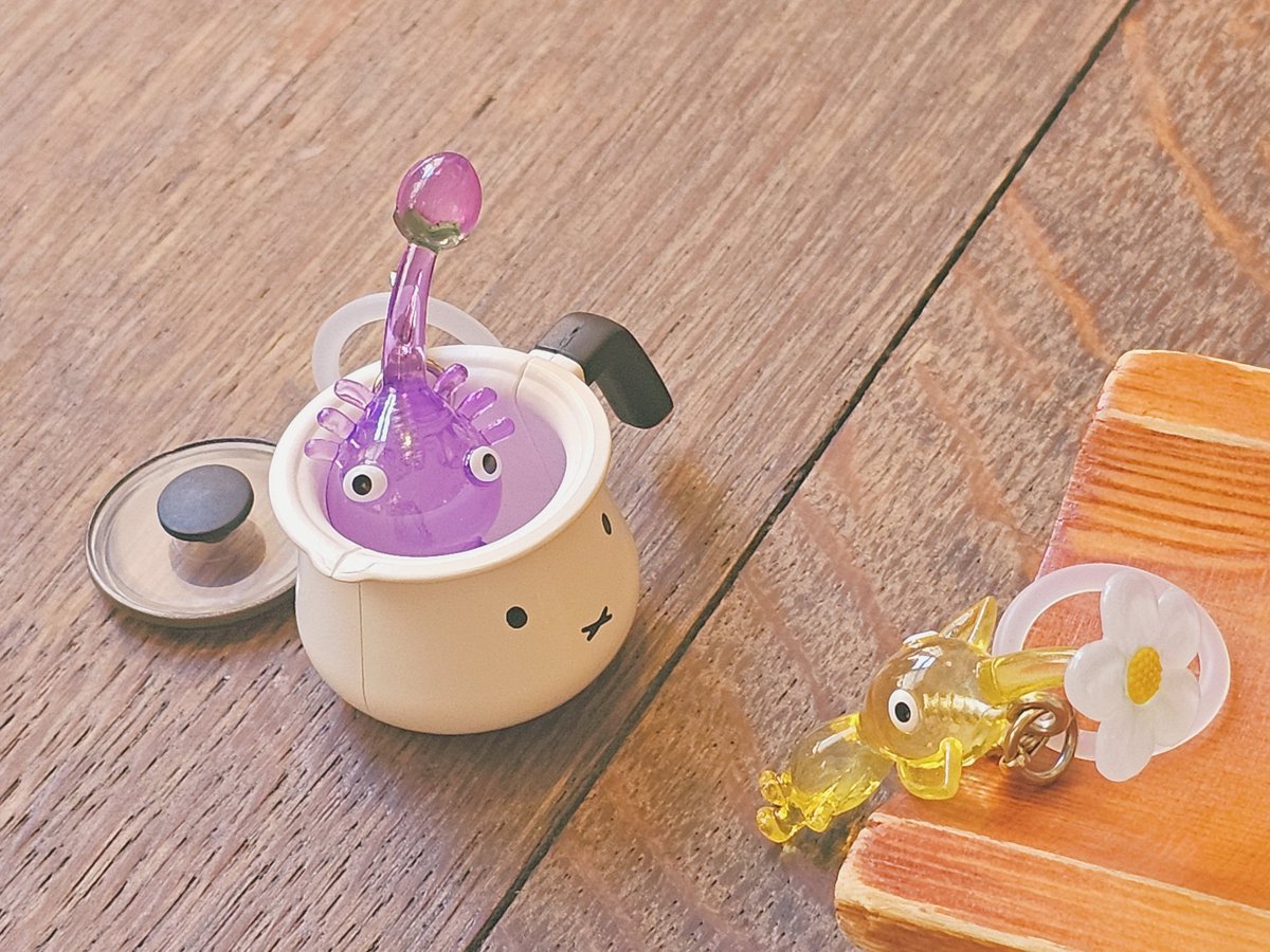 소품샵에서 즐거운 쇼핑을 하다
피크민 키링을 랜덤으로 두개 샀는데
요녀석들이 나왔어요
해피~~