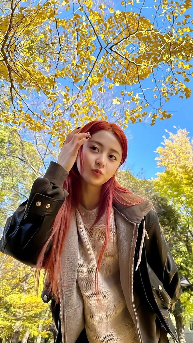 YYseos54516's tweet image. Yunjin Pics