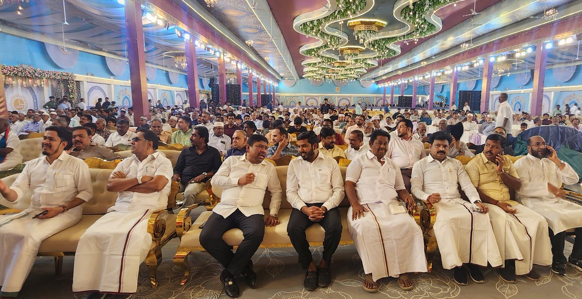 தஞ்சை மாவட்டம் அய்யம்பேட்டையில் நடைபெற்ற, லக்கி குழும இல்லத் திருமண விழாவில் பங்கேற்று மணமக்களை வாழ்த்தினோம்.
#AloorShanavas
#NagapattinamMLA #VCK