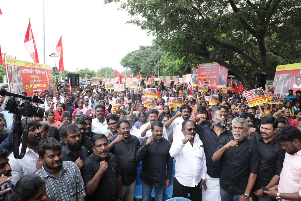 Seeman4TN's tweet image. அண்மையில் ஈழத்தாயகத்தின் வடக்குப் பகுதியில் யாழ்ப்பாணம் செம்மணி – சிந்துபாத்தி இடுகாடு அருகே 5 இடங்களில் தாய்-குழந்தை, பள்ளி சிறுவன் உட்பட 70க்கும் மேற்பட்ட தமிழர்களின் எலும்புக் குவியல்கள் கண்டறியப்பட்ட செம்மணி மனிதப் புதைகுழி உட்பட மறைக்கப்பட்டுள்ள அனைத்து மனிதப்புதைகுழிகள்…