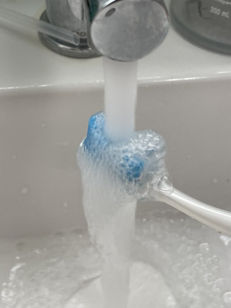 feeIcompIete's tweet image. billions of people waterboard this thing every day