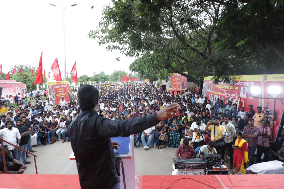 Seeman4TN's tweet image. அண்மையில் ஈழத்தாயகத்தின் வடக்குப் பகுதியில் யாழ்ப்பாணம் செம்மணி – சிந்துபாத்தி இடுகாடு அருகே 5 இடங்களில் தாய்-குழந்தை, பள்ளி சிறுவன் உட்பட 70க்கும் மேற்பட்ட தமிழர்களின் எலும்புக் குவியல்கள் கண்டறியப்பட்ட செம்மணி மனிதப் புதைகுழி உட்பட மறைக்கப்பட்டுள்ள அனைத்து மனிதப்புதைகுழிகள்…
