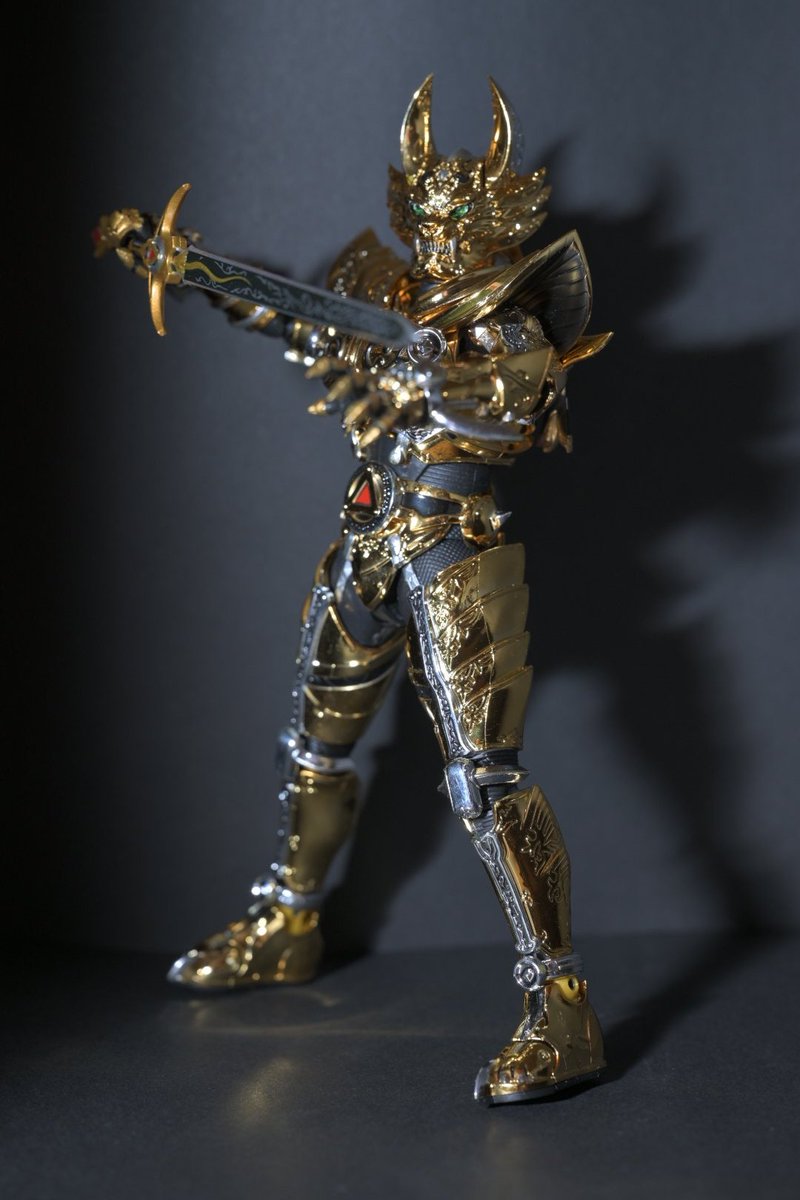 真骨彫　黄金騎士ガロ（冴島鋼牙）GARO 20th Anniversary Amazon | S.H.Figuarts（真骨彫製法） 黄金騎士ガロ（冴島鋼牙