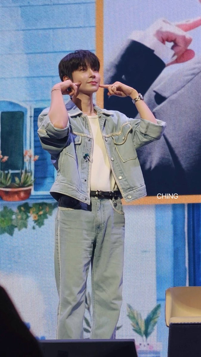 Mirror mirror on the wall, who's the cutest of them all?