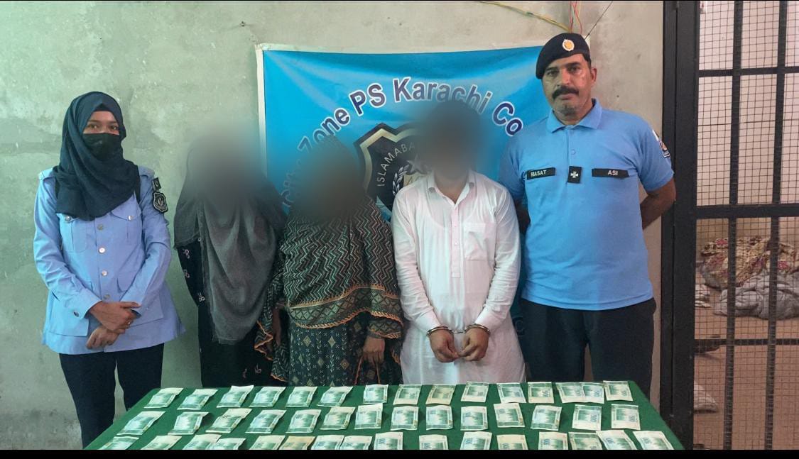 ICT_Police's tweet image. تھانہ کراچی کمپنی پولیس ٹیم کی بڑی کارروائی۔
چوری کی واردات میں ملوث منظم گروہ کے دو خواتین سمیت تین ملزمان گرفتار، ملزمان کے قبضے سے مسروقہ رقم اور واردات میں استعمال ہونے والی گاڑی برآمد کر لی گئی۔
#WeRIslamabadPolice #Islamabad #OPS