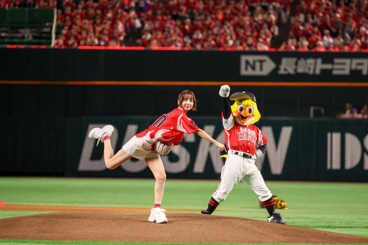 TrendNewsCaster's tweet image. 篠田麻里子&AKB48登場! #ソフトバンクホークス『鷹祭 SUMMER BOOST 2025』 小栗有以「テンションMAXでした」 – TREND NEWS CASTER trendnewscaster.jp/entertainment/… #篠田麻里子 #AKB48 #小栗有以