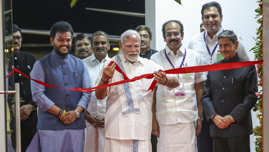 TheChronology__'s tweet image. Project Bonanza in Tamil Nadu from Modi govt
PM Modi inaugurated, dedicated, and laid foundation stones for over Rs 20,000 crore worth of infrastructure projects in Tamil Nadu, spanning aviation, railways, highways, ports, energy, education, and petroleum & gas sectors.…