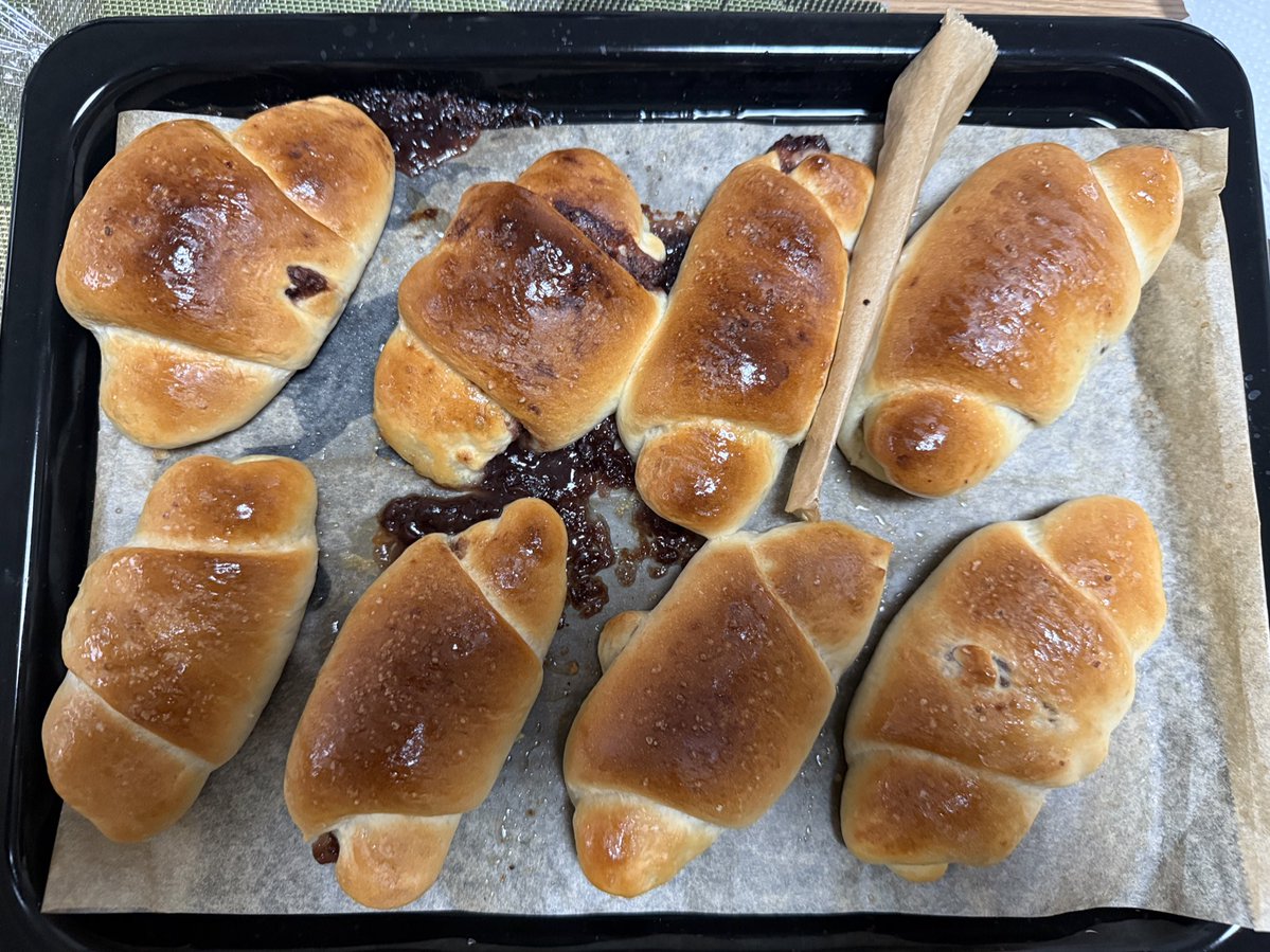 Takasuimaru1's tweet image. はーい！第2段焼き上がりましたよ！

欲張ってあんこ🫘入れ過ぎて🤣
出ちゃったけど🤣
美味しそうに焼けました‼️

どーぞお召し上がりください😊😊😊