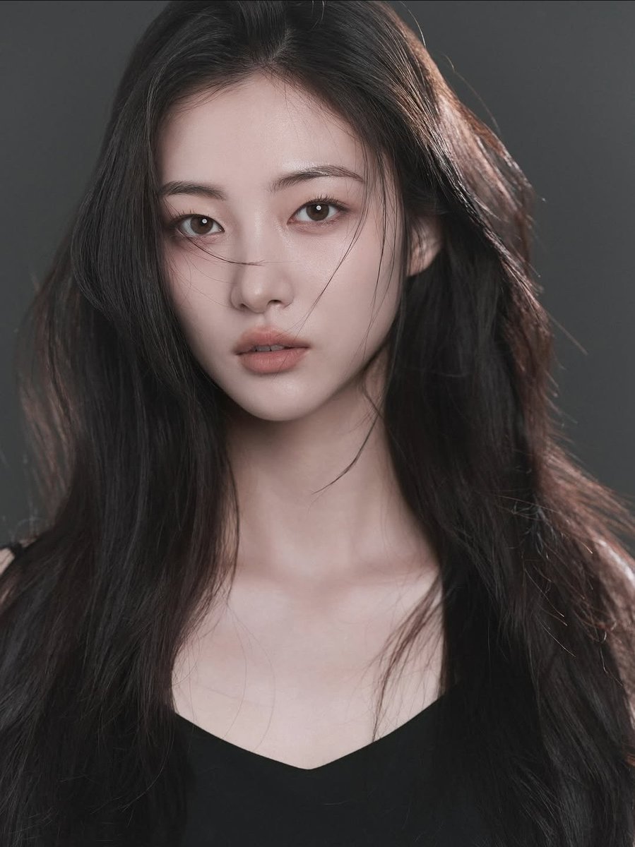 yehyeongallery's tweet photo. forever our pretty girl ♡ https://t.co/r8jnUtg2ZK